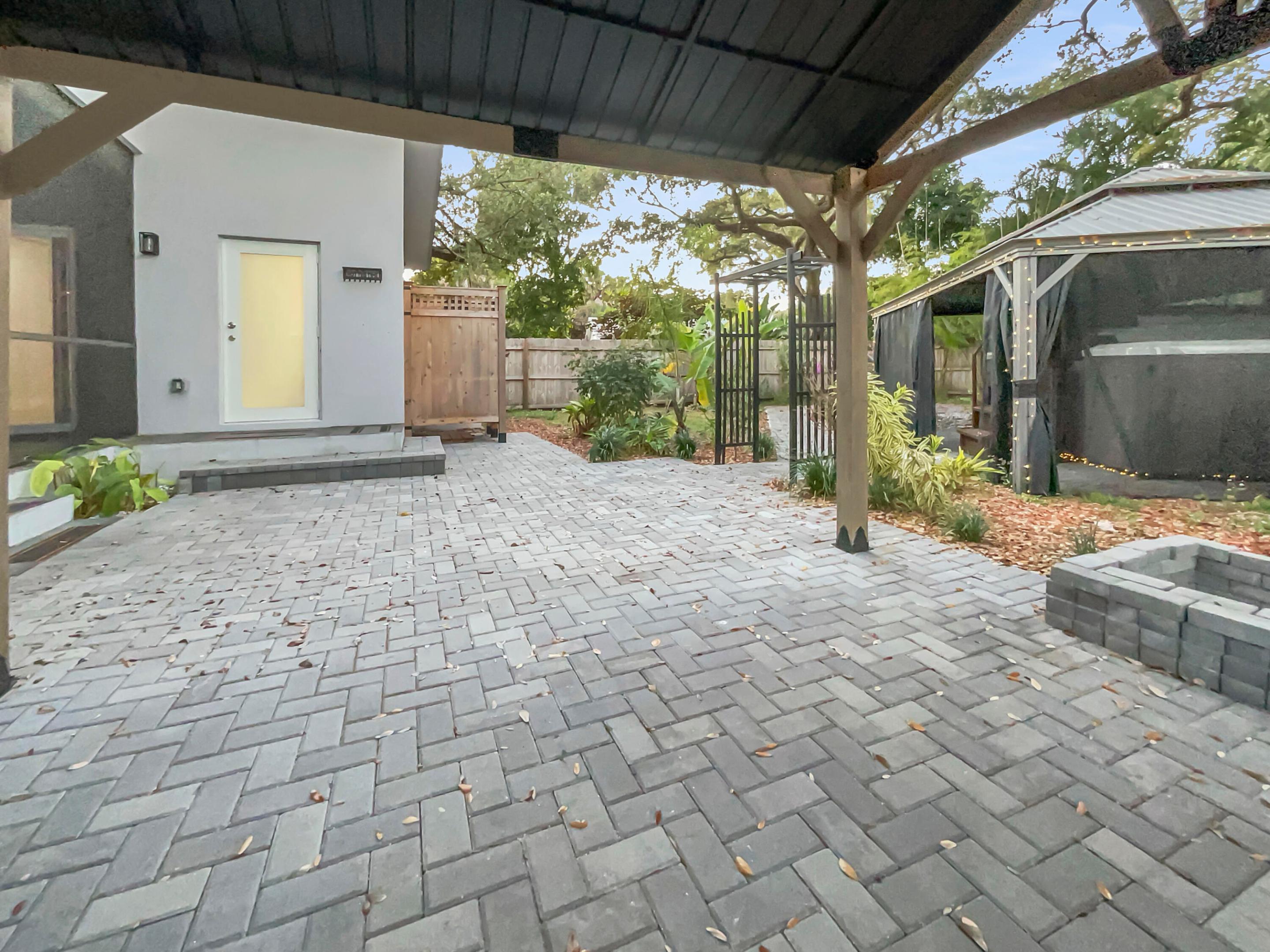 F A BARRETTS SUB OF W1/2 - Residential