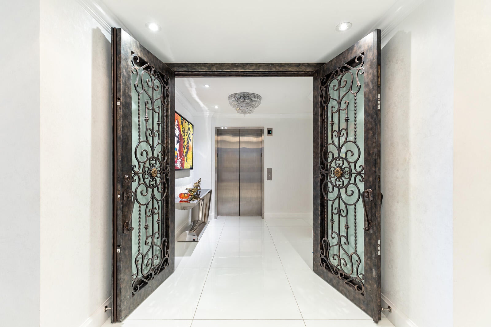 1 N Ocean Boulevard 305