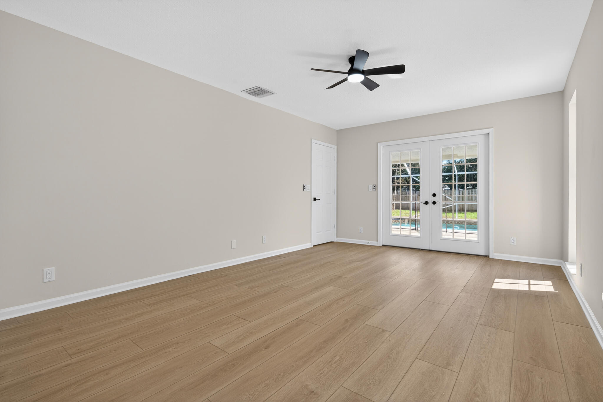 SUGAR POND MANOR OF WELLINGTON - Residential