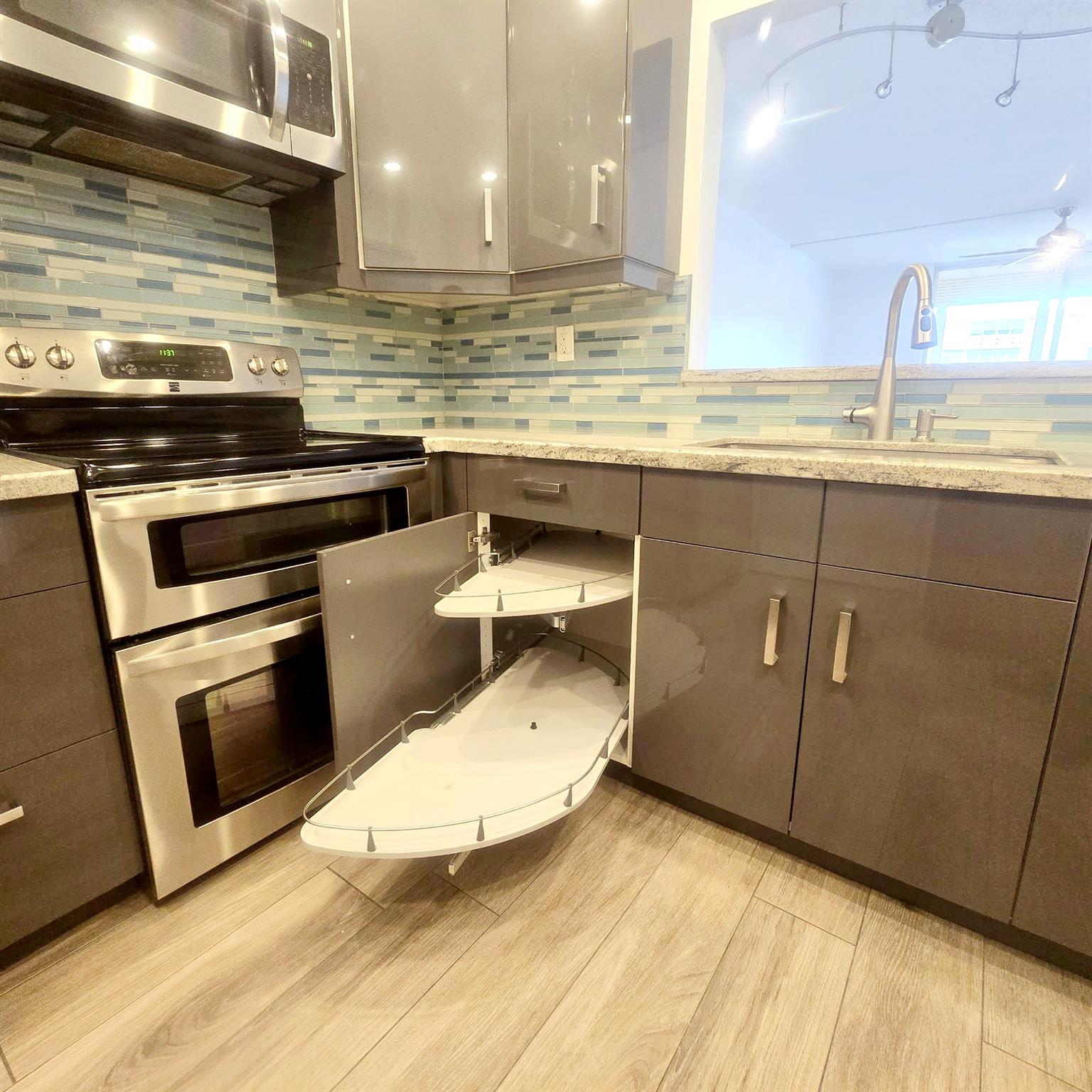 POLYNESIAN GARDENS CONDOM - Residential Lease