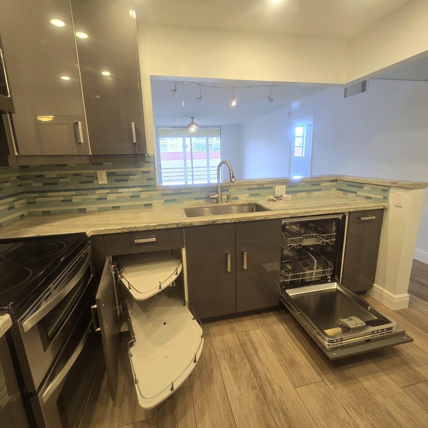 POLYNESIAN GARDENS CONDOM - Residential Lease