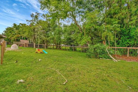 A home in Loxahatchee