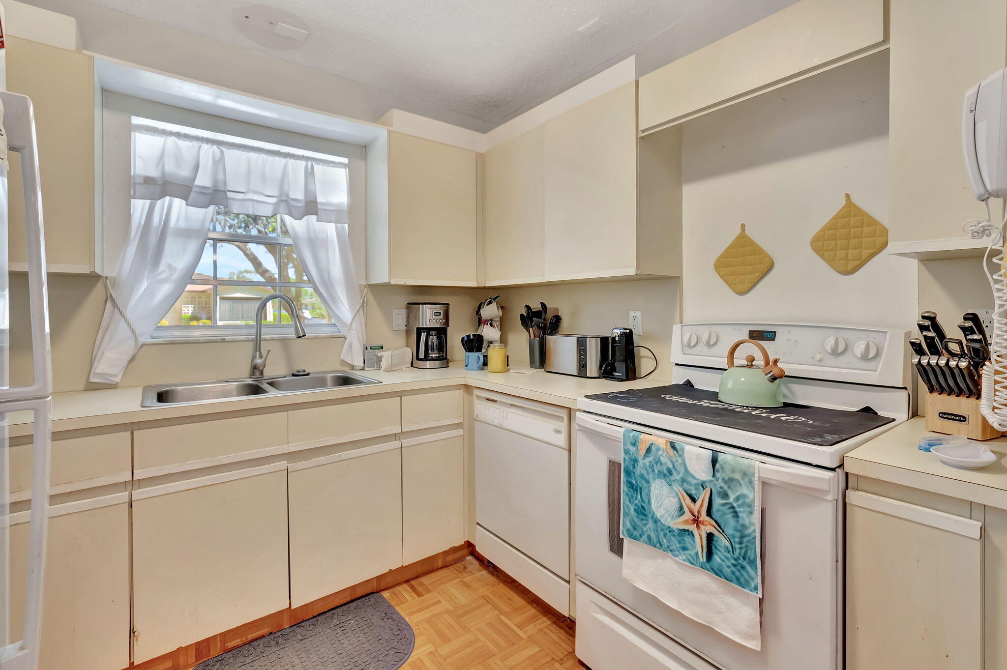 HIGH POINT OF DELRAY WEST CONDO SEC 3 - Residential