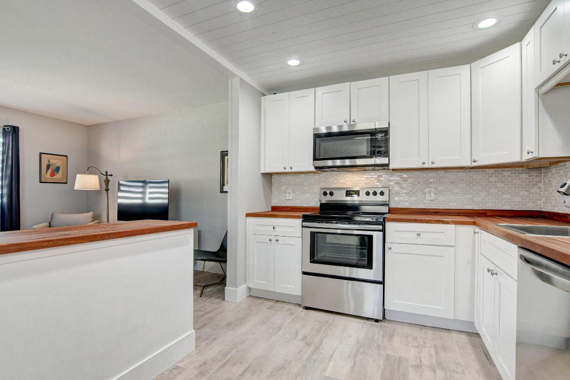 KINGS POINT - Residential