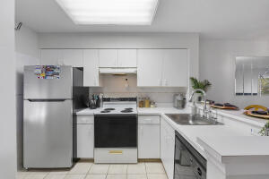 CYPRESS BEND CONDOMINIUM - Residential Lease