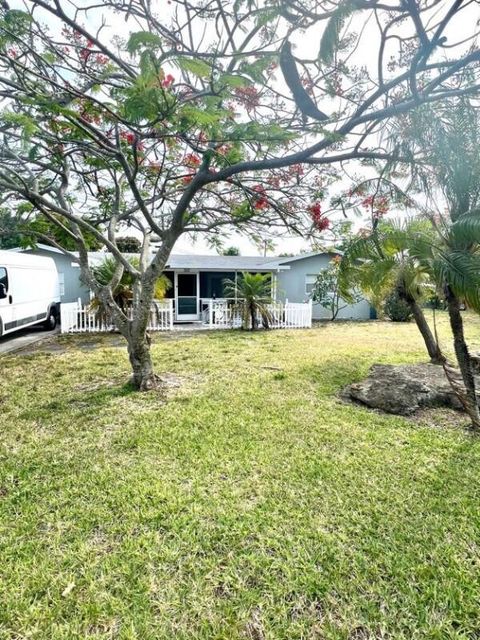 Single Family Residence in Lake Park FL 502 Redwood Drive Dr.jpg