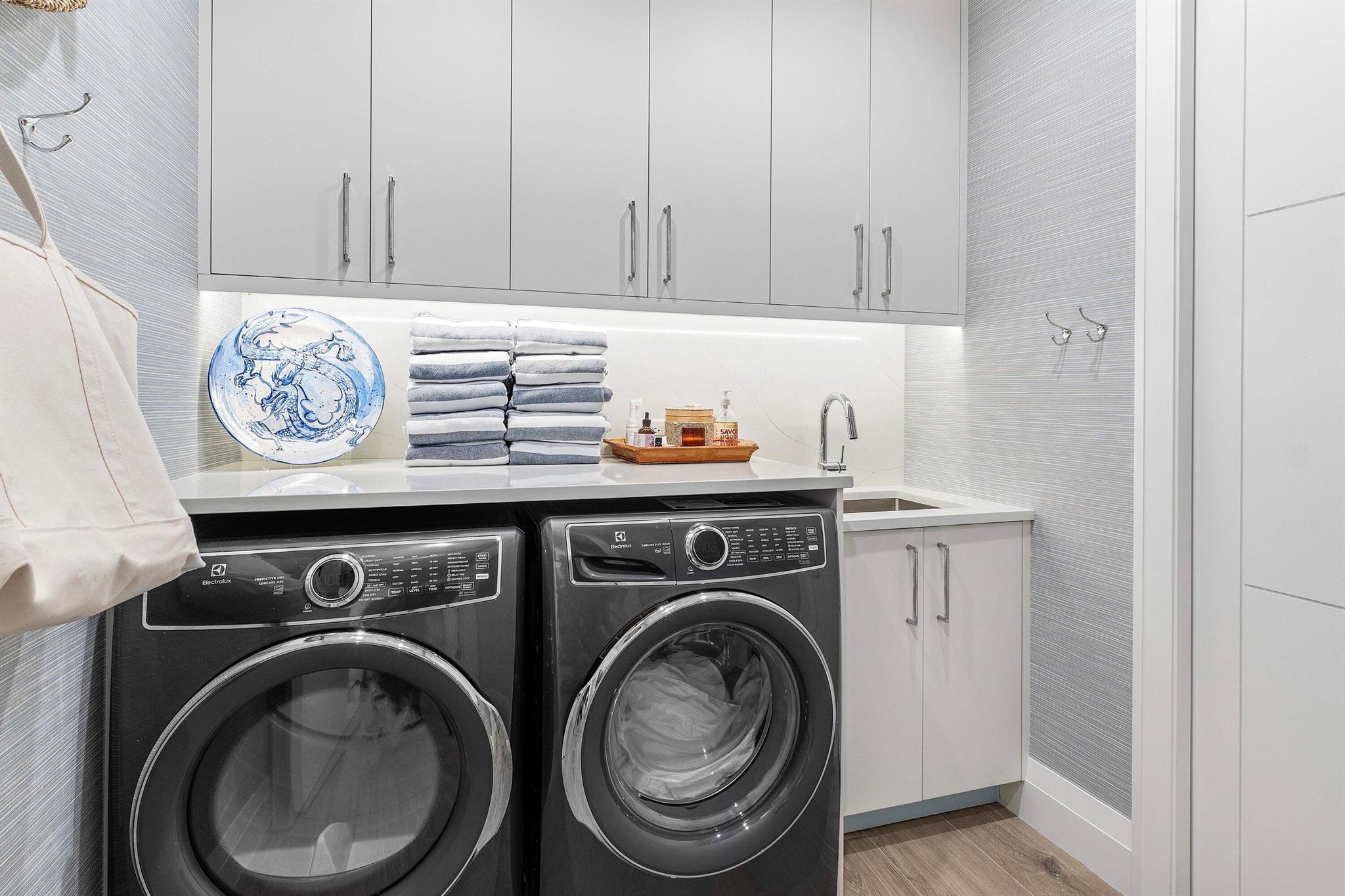 1177 MODERNE CONDO - Residential