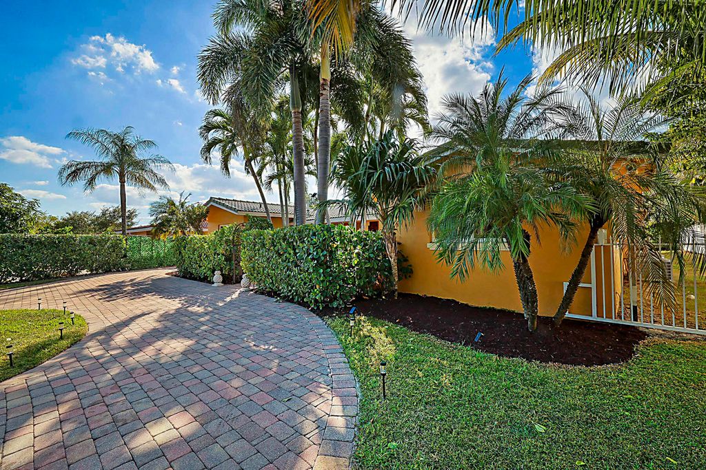 Photo of 801 NW 4th Avenue, Boca Raton, FL 33432 (MLS # R11142380)