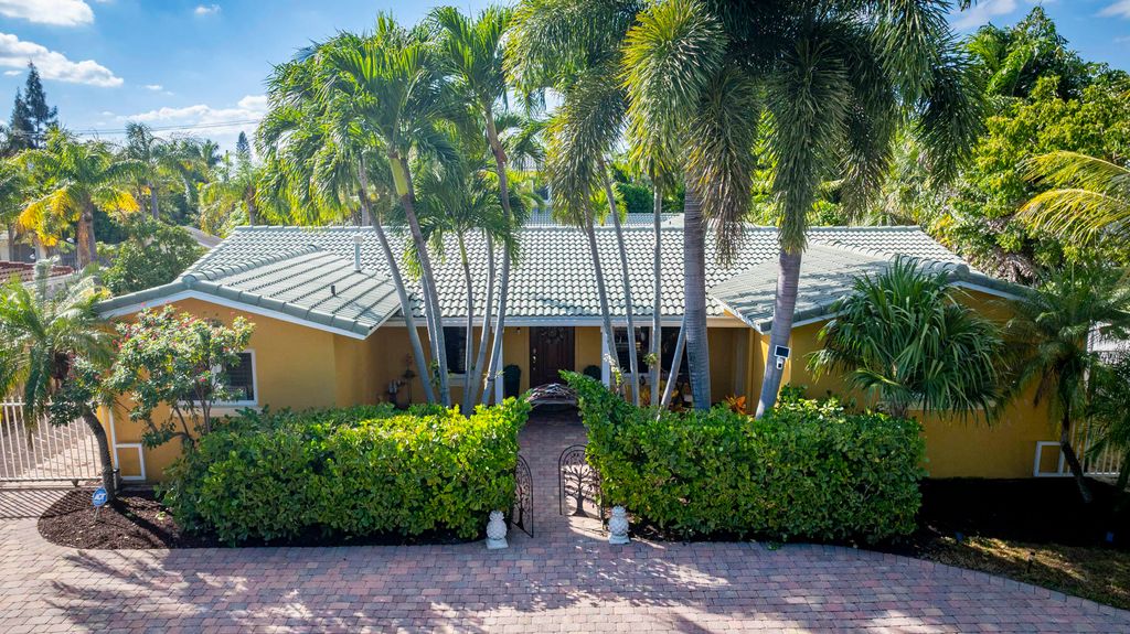 Photo of 801 NW 4th Avenue, Boca Raton, FL 33432 (MLS # R11142380)