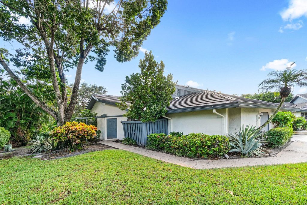 Photo of 10173 Chestwood Road, Boynton Beach, FL 33437 (MLS # R11136071)
