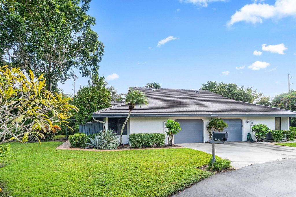 Photo of 10173 Chestwood Road, Boynton Beach, FL 33437 (MLS # R11136071)