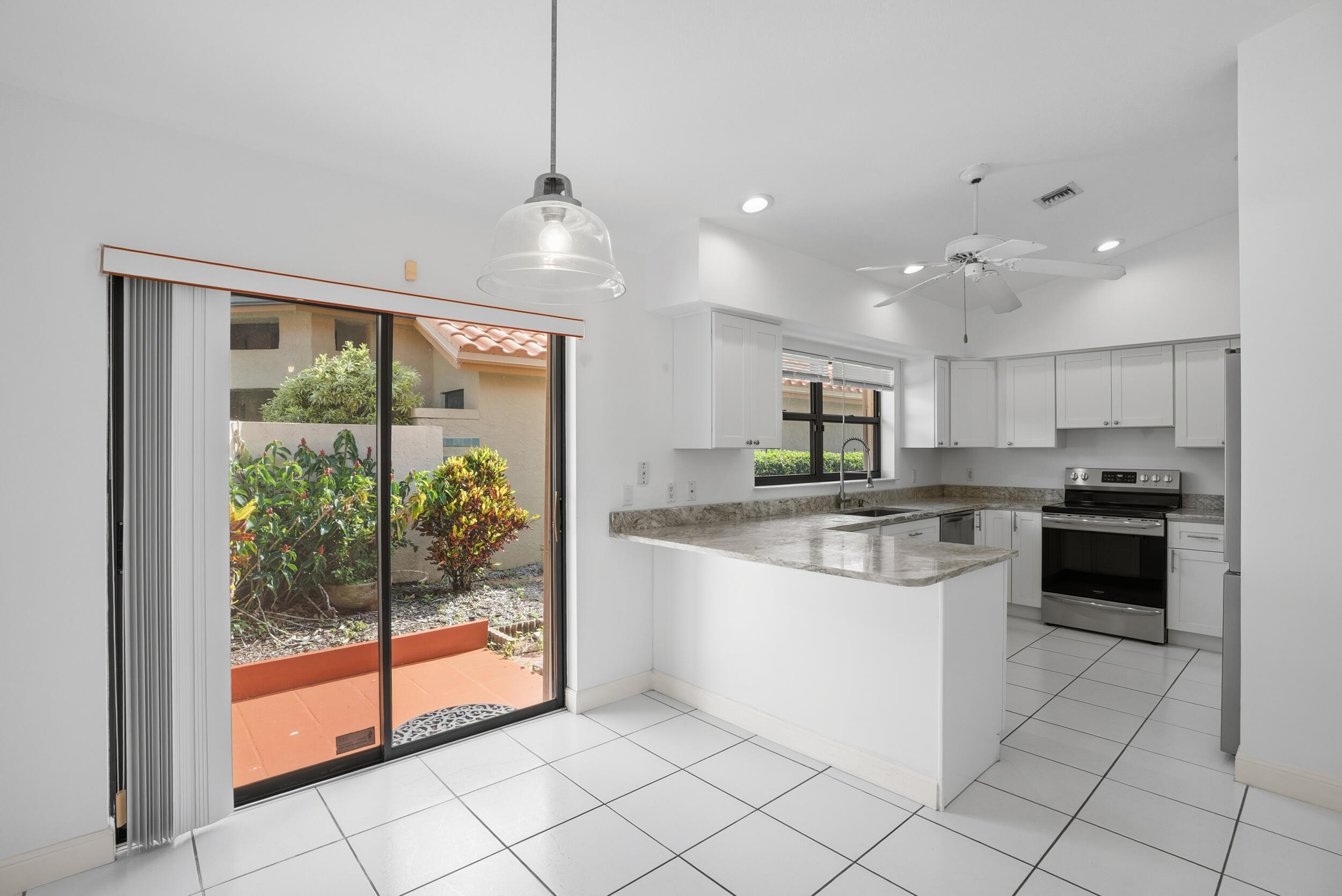 2735 SW Mariposa Circle