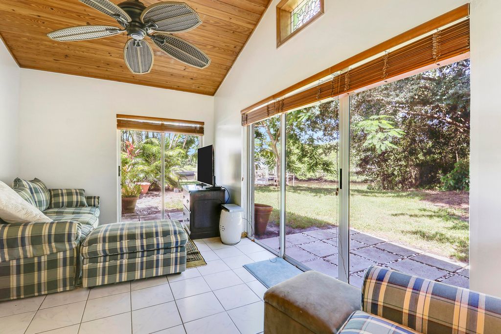 Photo of 1329 Chippewa Street, Jupiter, FL 33458 (MLS # R11112946)