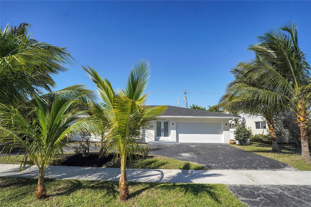 Photo of 5951 NE 18th Terrace, Fort Lauderdale, FL 33308 (MLS # F10426723)