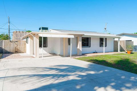 Tiny photo for 3110 Scanlan Avenue, Lake Worth, FL 33461 (MLS # B26010230)