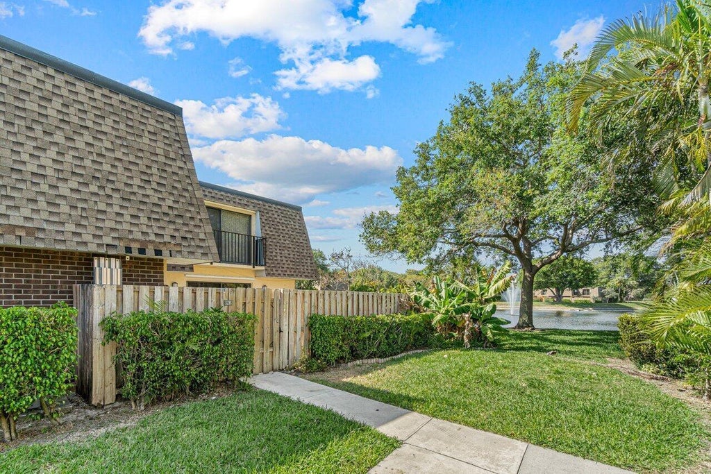 Photo of 2929 SW 22nd Circle #32B, Delray Beach, FL 33445 (MLS # B26082934)