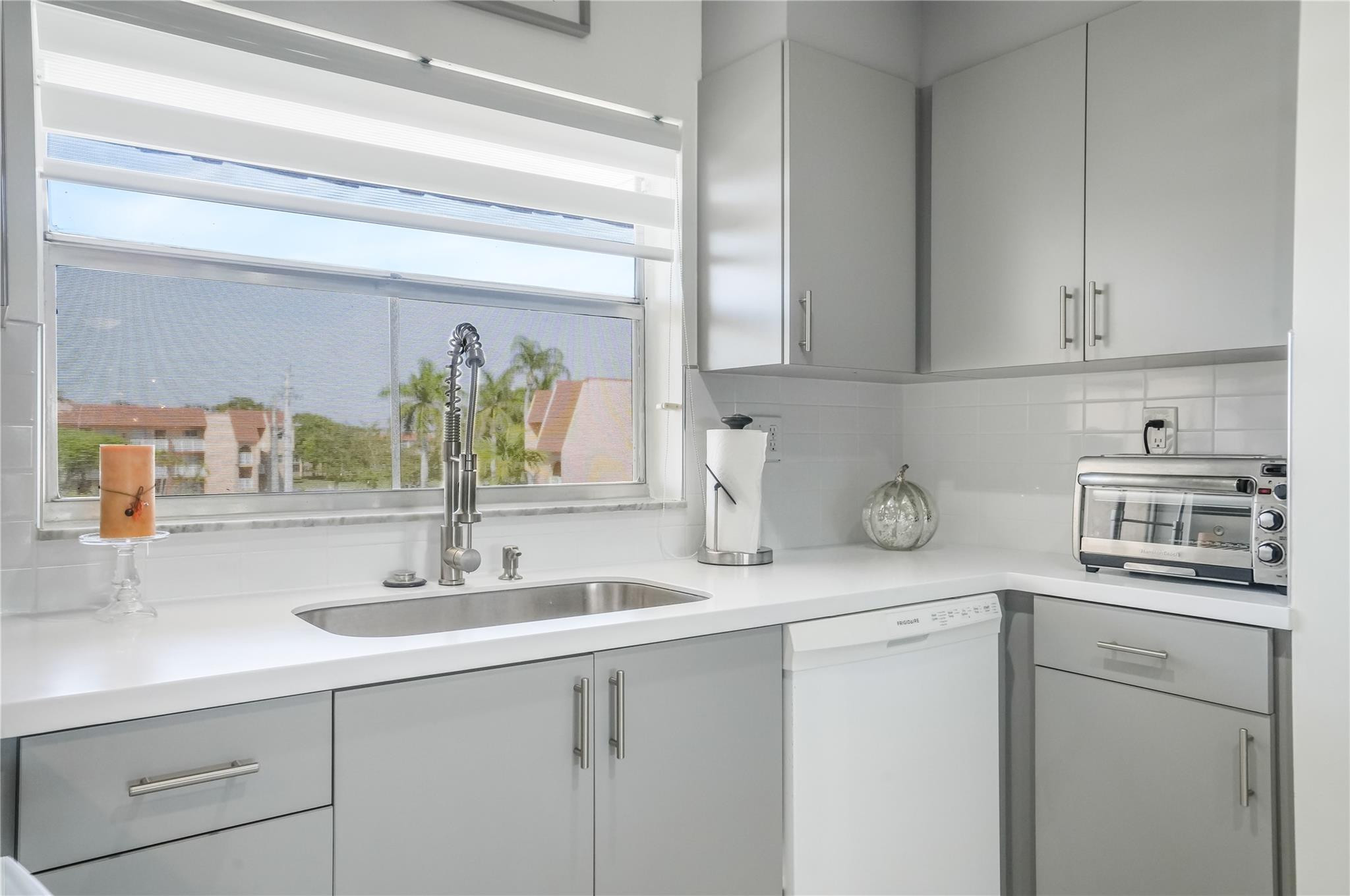 Sunrise Lakes Building 93 - Residential