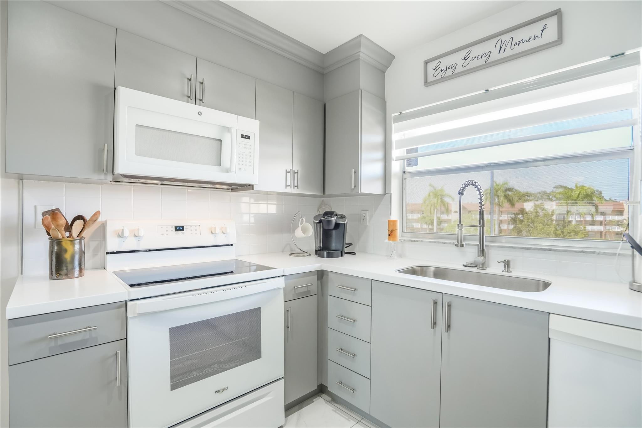 Sunrise Lakes Building 93 - Residential