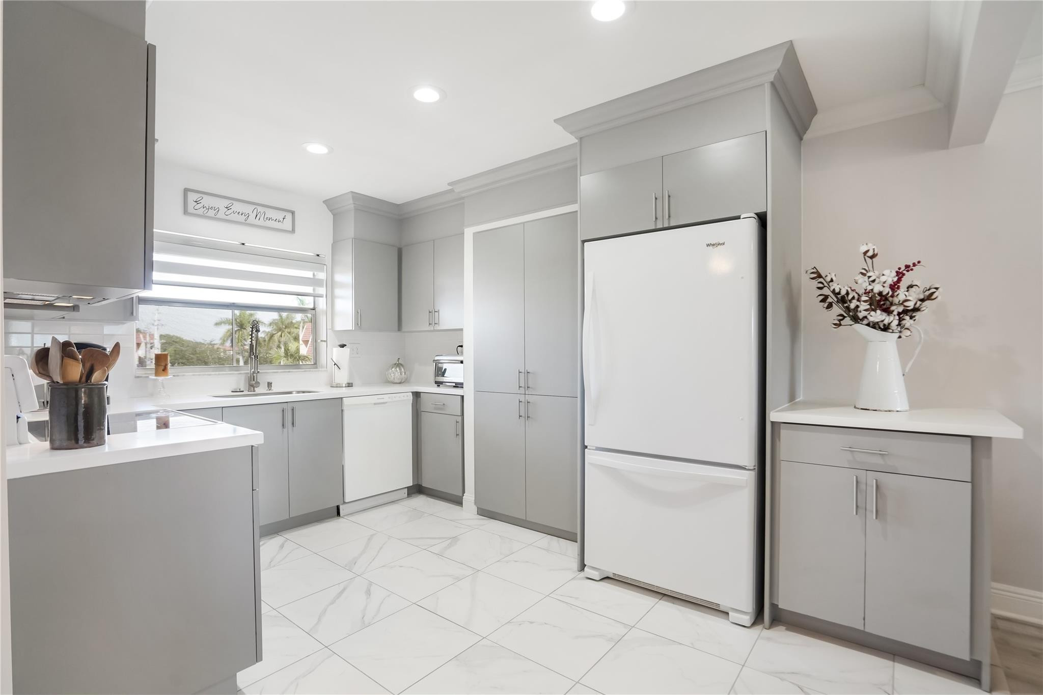 Sunrise Lakes Building 93 - Residential