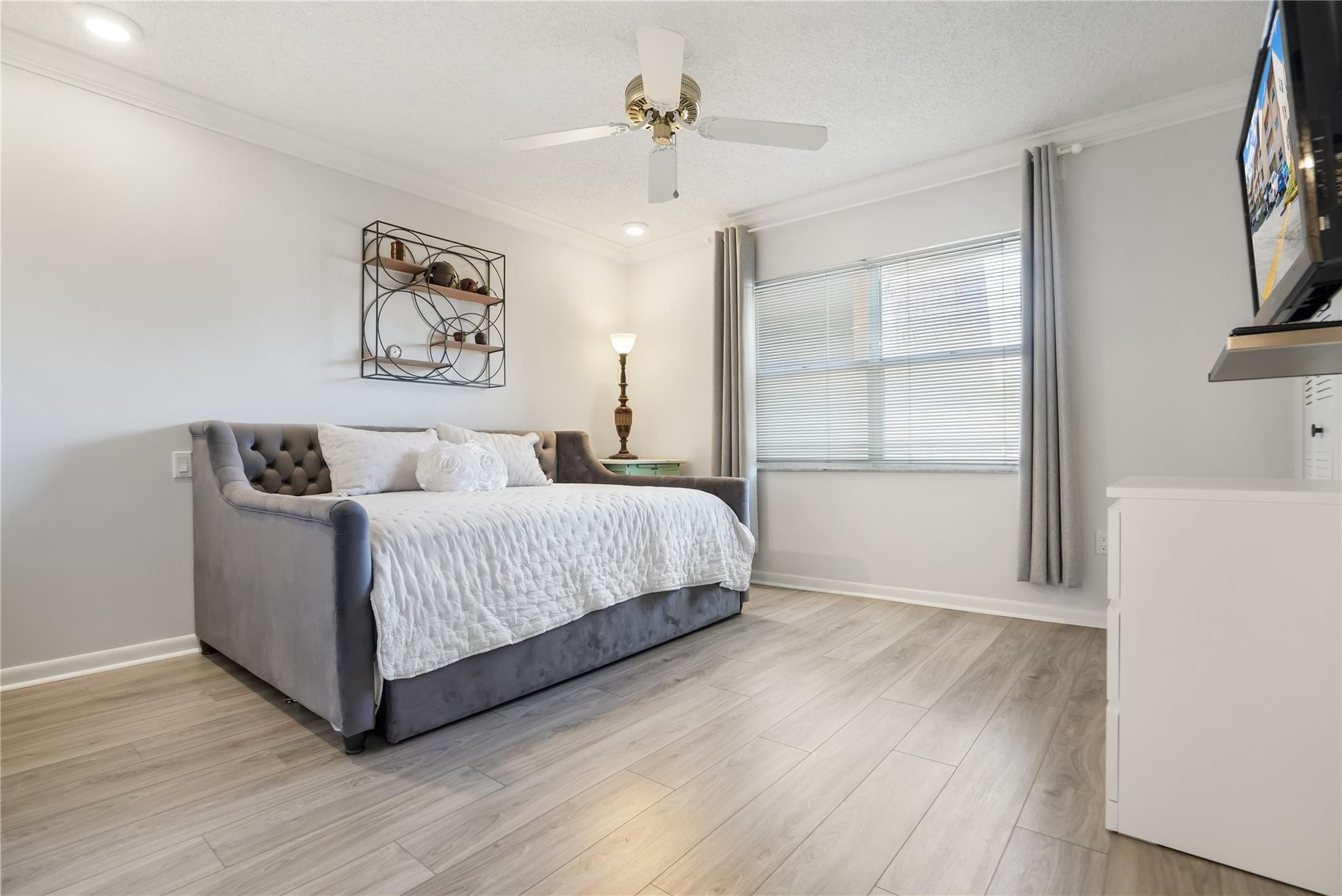 Sunrise Lakes Building 93 - Residential