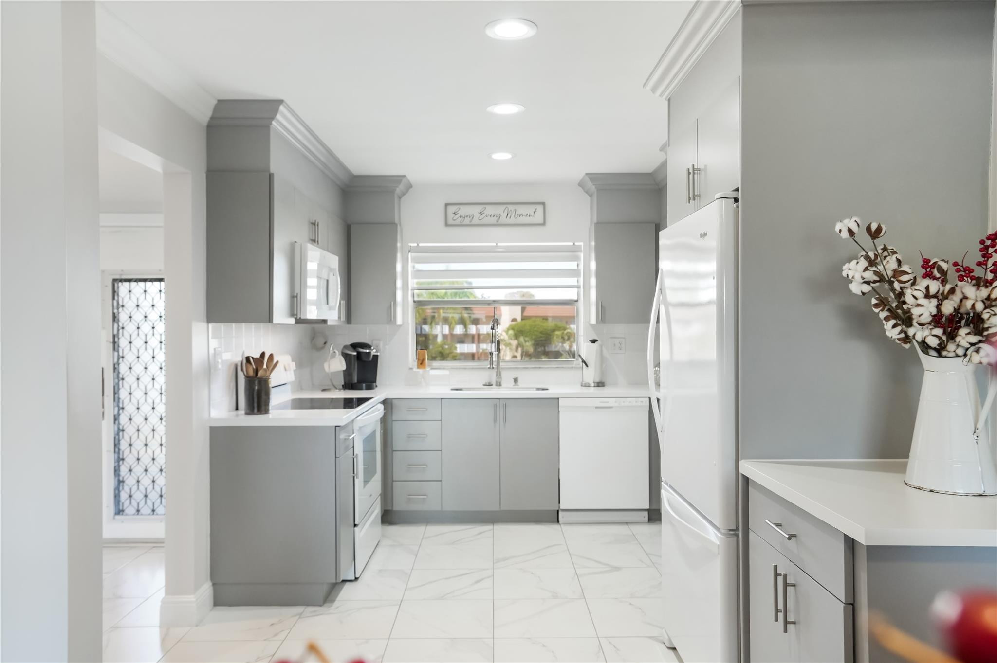 Sunrise Lakes Building 93 - Residential