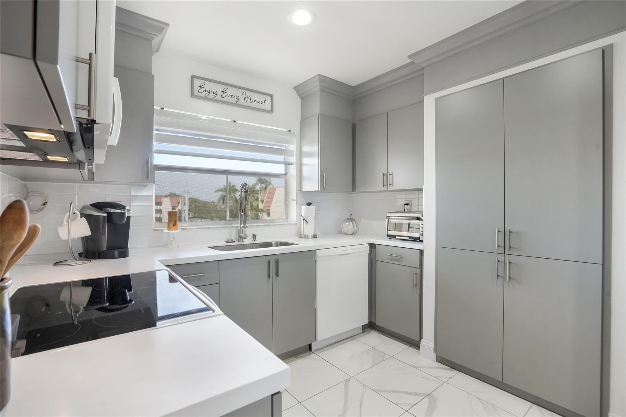 Sunrise Lakes Building 93 - Residential