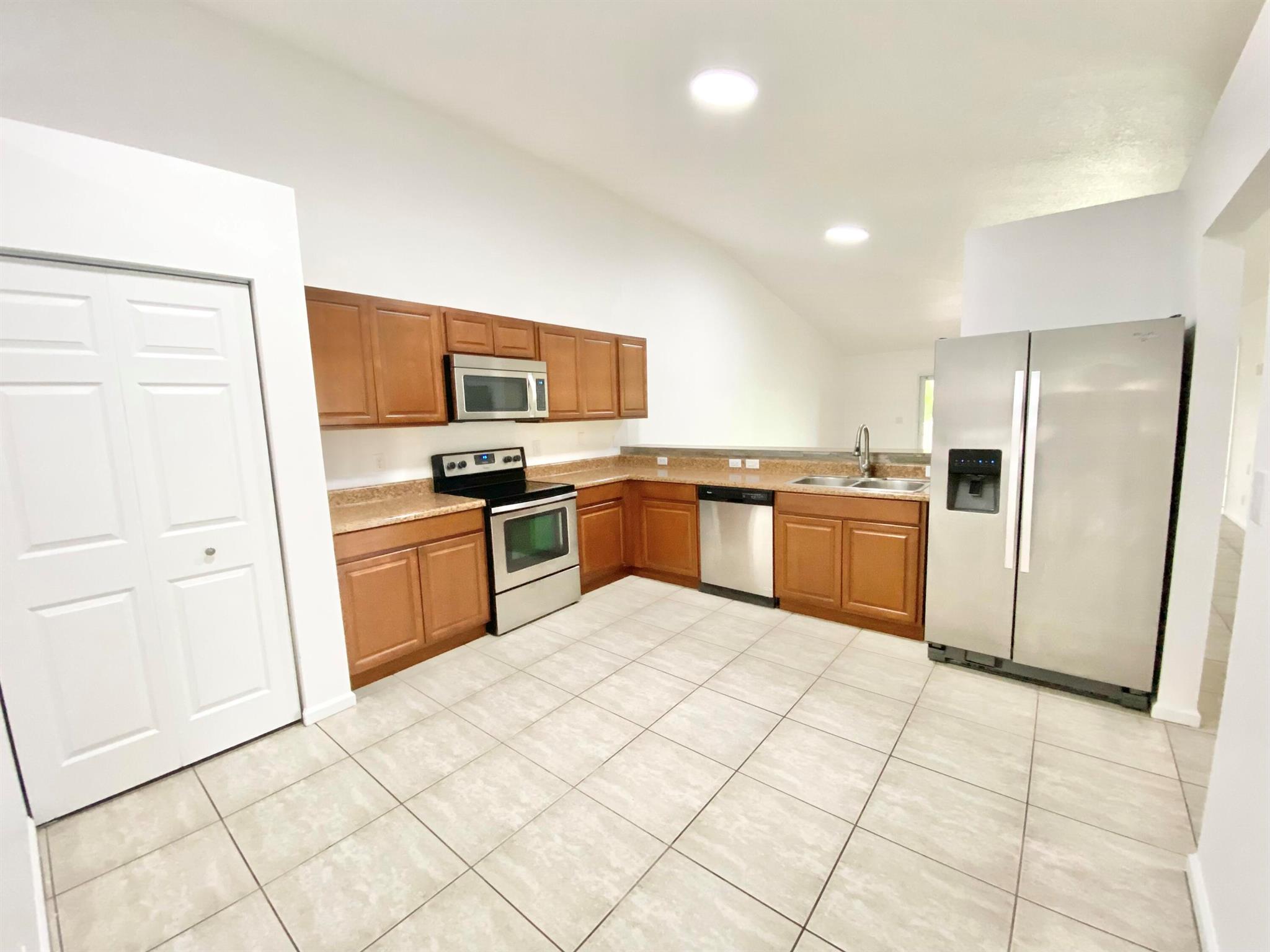 THE WILLOWS - Residential Lease