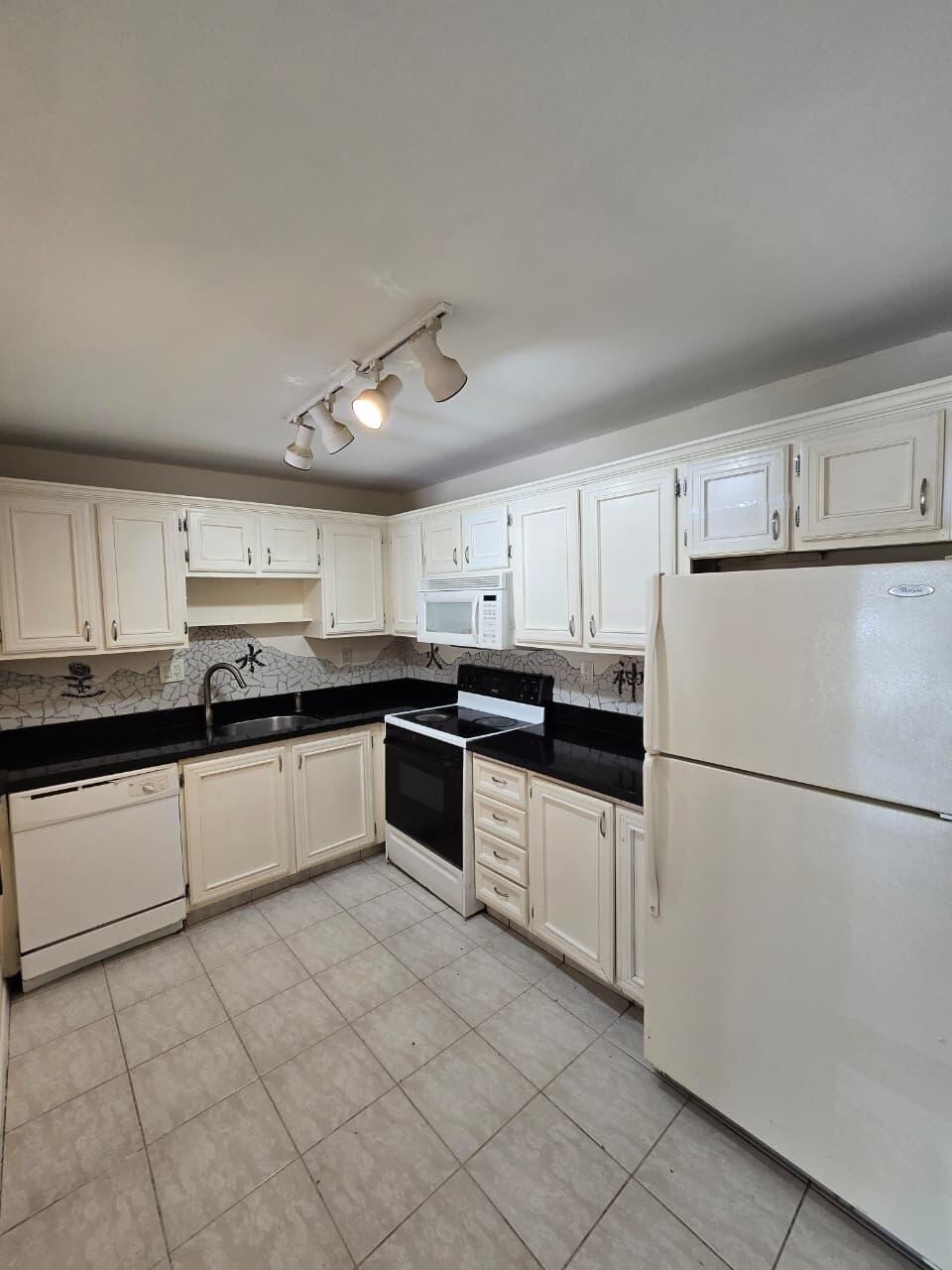 4133 NW 88th Avenue 103