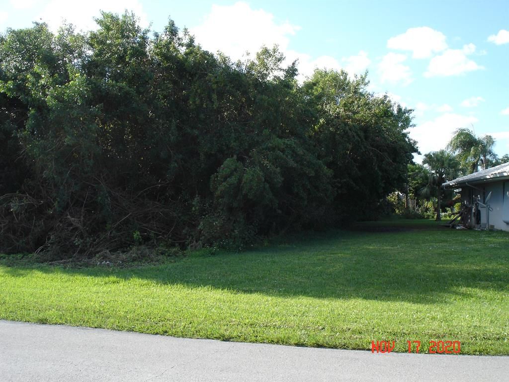 Photo of 1257 SE Cambridge Drive, Port Saint Lucie, FL 34952 (MLS # R10671911)
