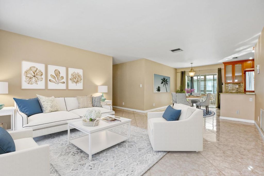 Photo of 902 SW 6th Avenue, Boynton Beach, FL 33426 (MLS # R11155366)