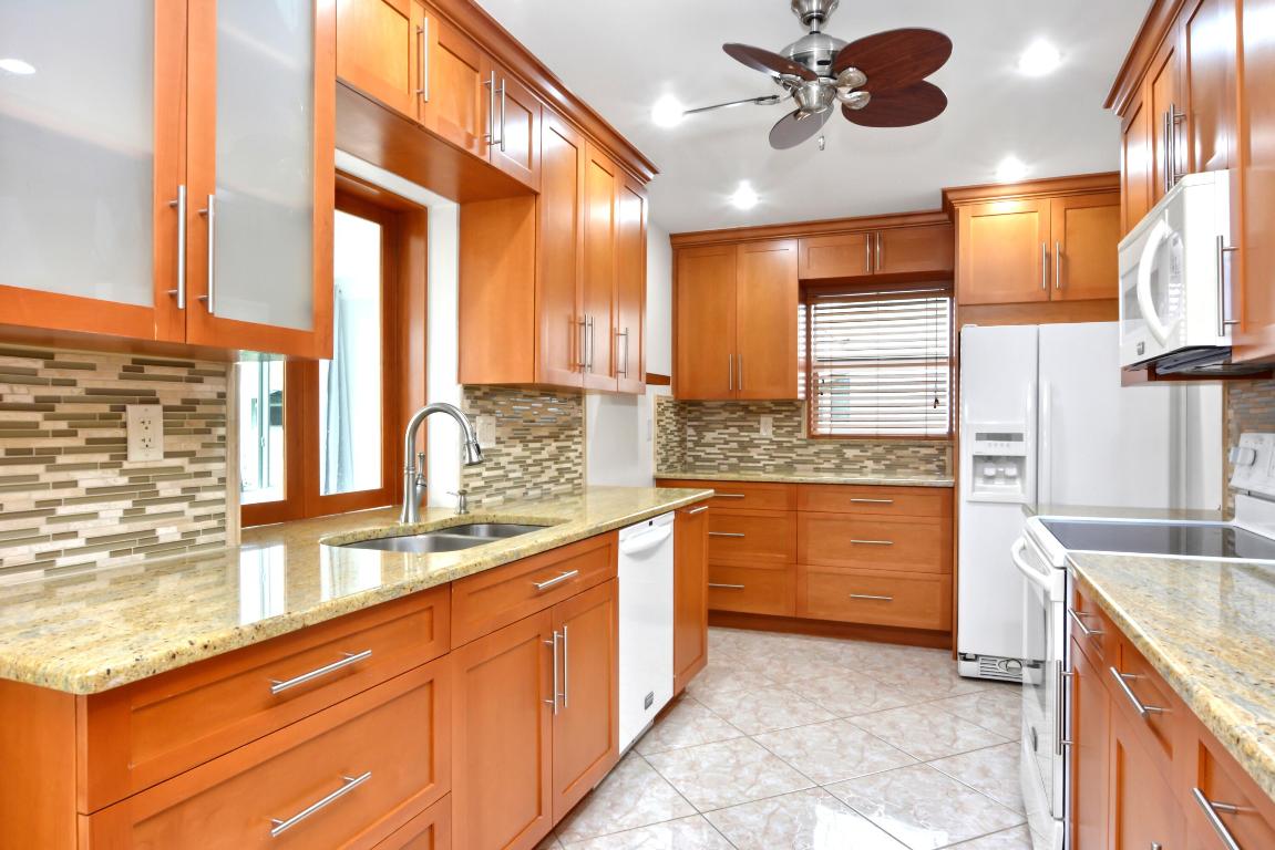 PALM BEACH LEISUREVILLE - Residential