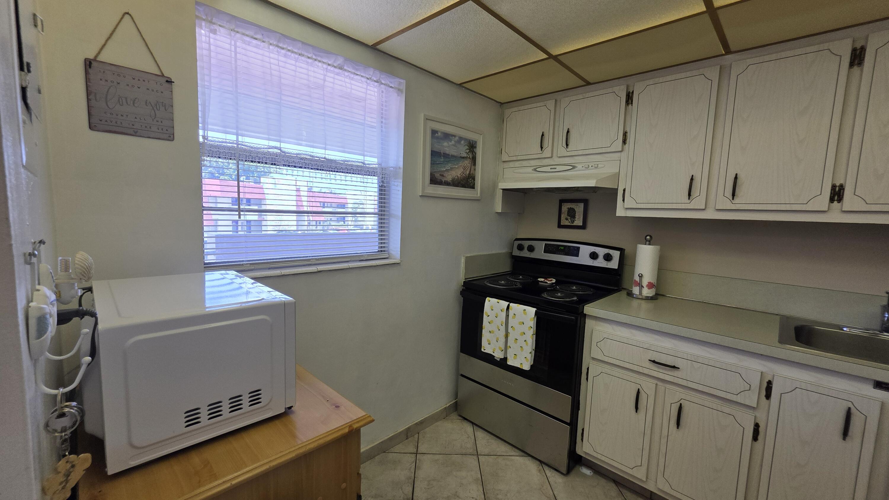LAUDERDALE OAKS CONDO XVI - Residential