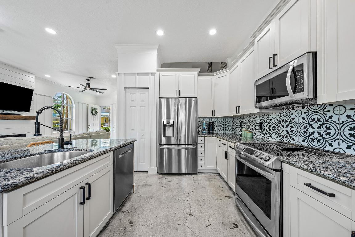 BAREFOOT COVE TOWNHOMES - Residential