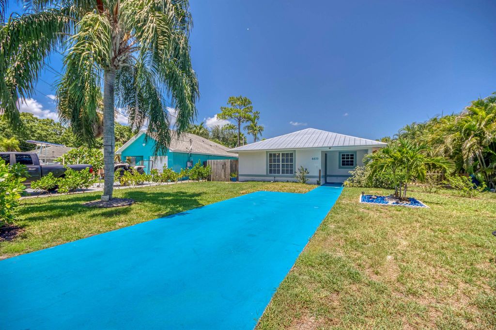 Photo of 6633 4th Street, Jupiter, FL 33458 (MLS # R11109137)