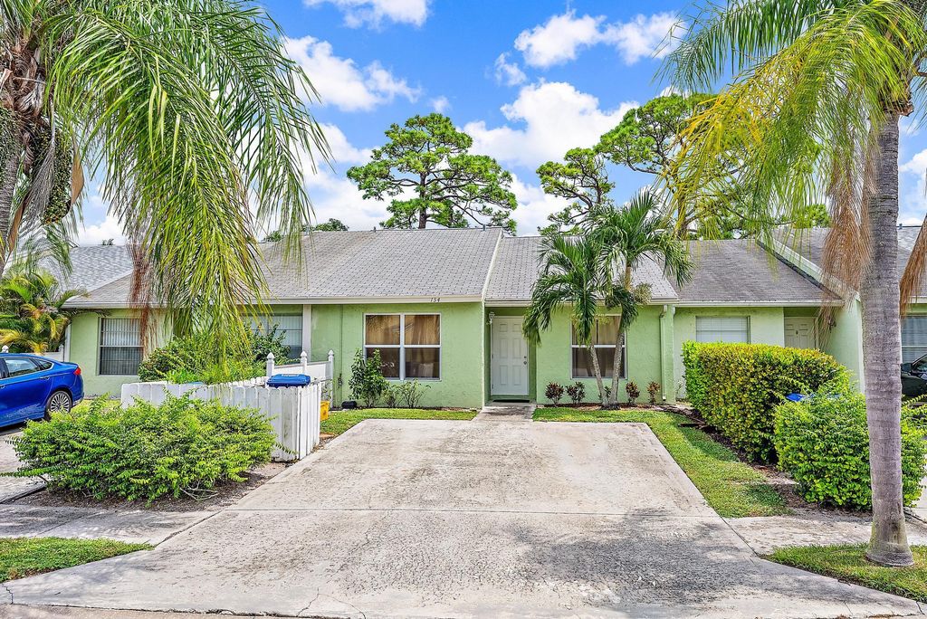 Photo of 134 Oakwood Drive, Jupiter, FL 33458 (MLS # R10916921)