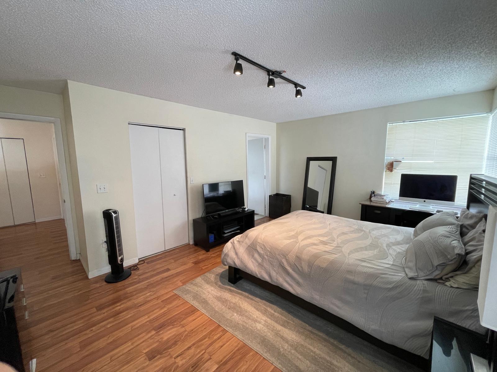 Towngate 156-11 B - Residential