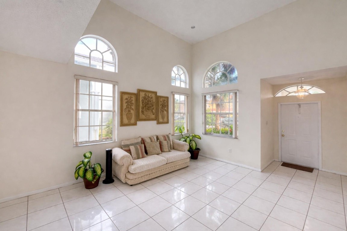 Towngate 156-11 B - Residential