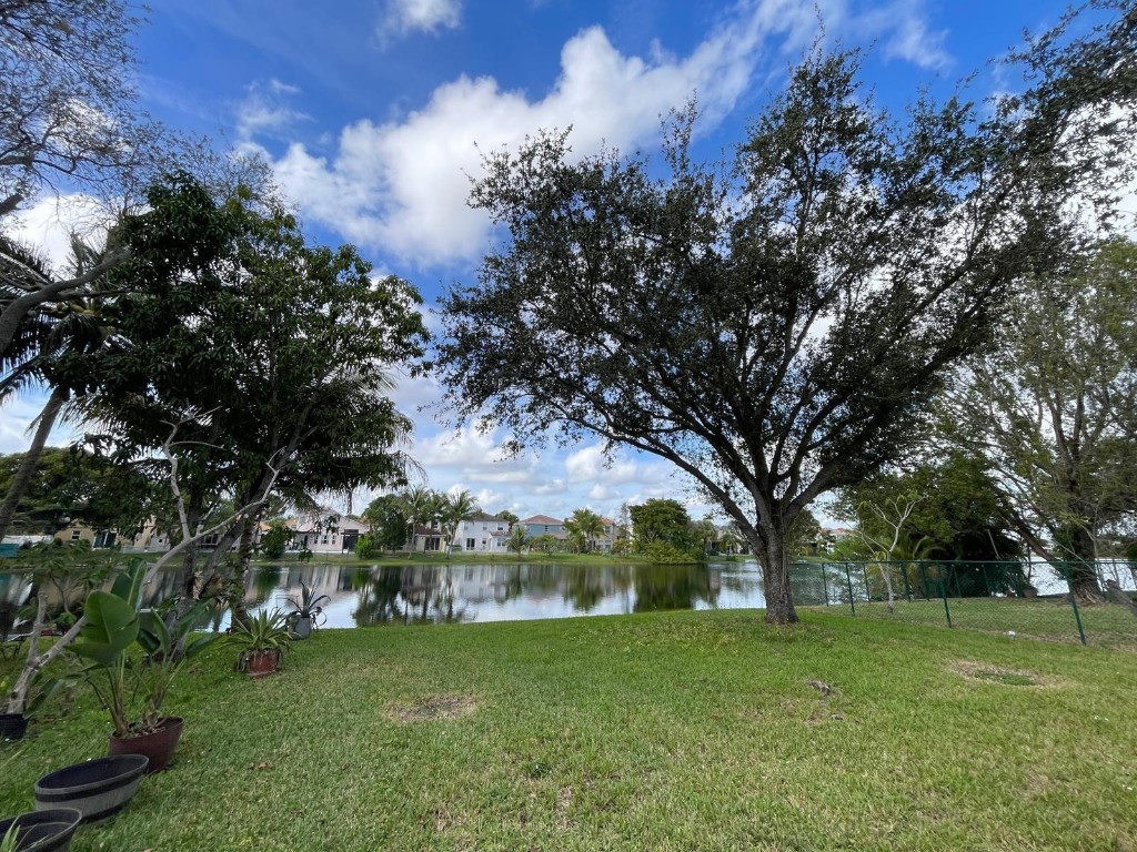 Towngate 156-11 B - Residential