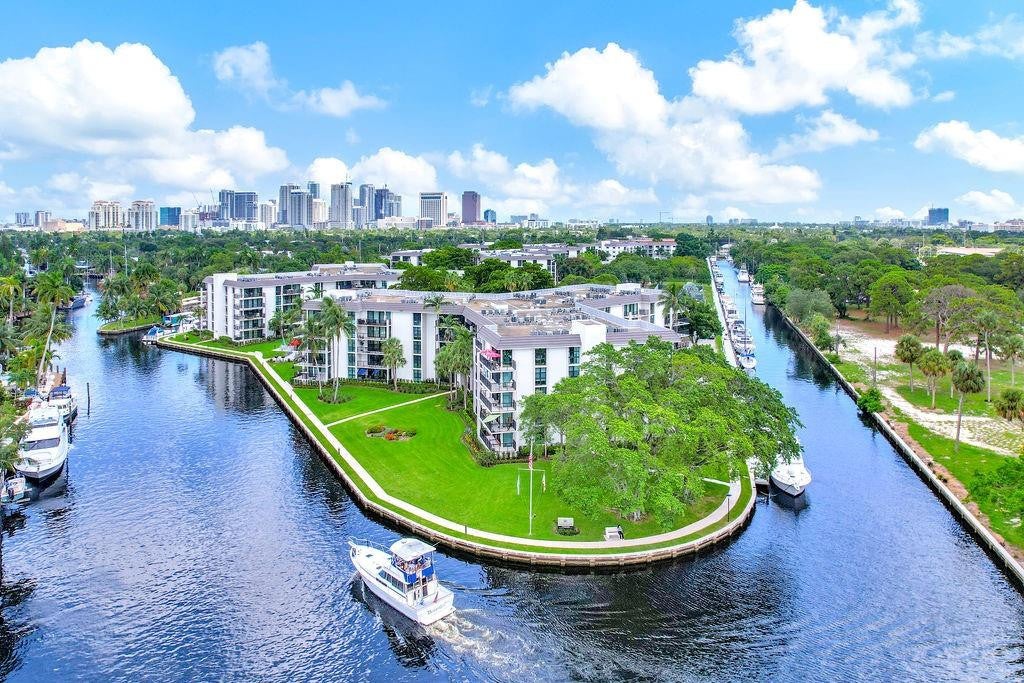 900 River Reach Drive