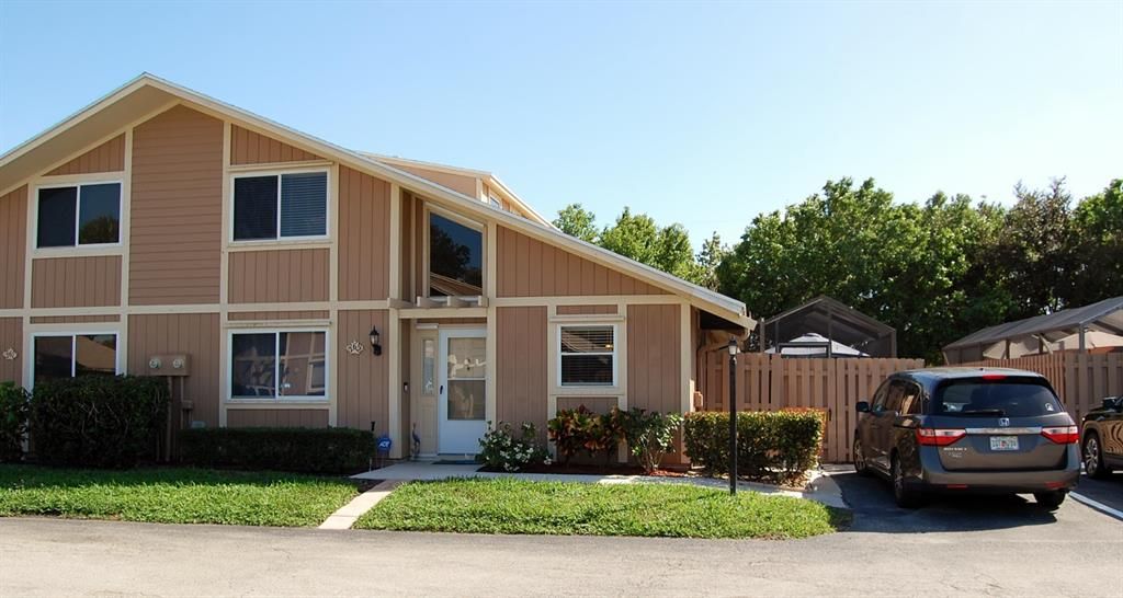 Photo of 262 Maplecrest Circle, Jupiter, FL 33458 (MLS # R10697971)