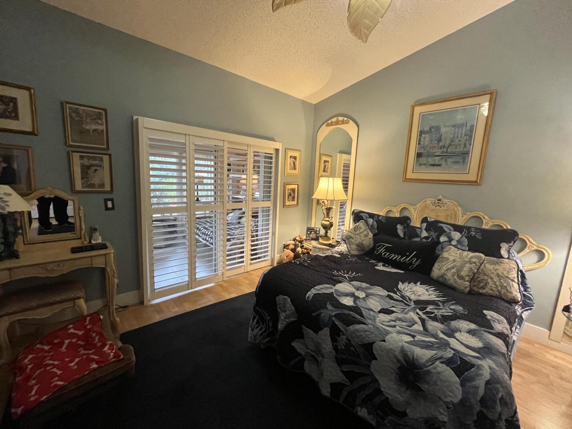 FLORAL LAKES - Residential Lease