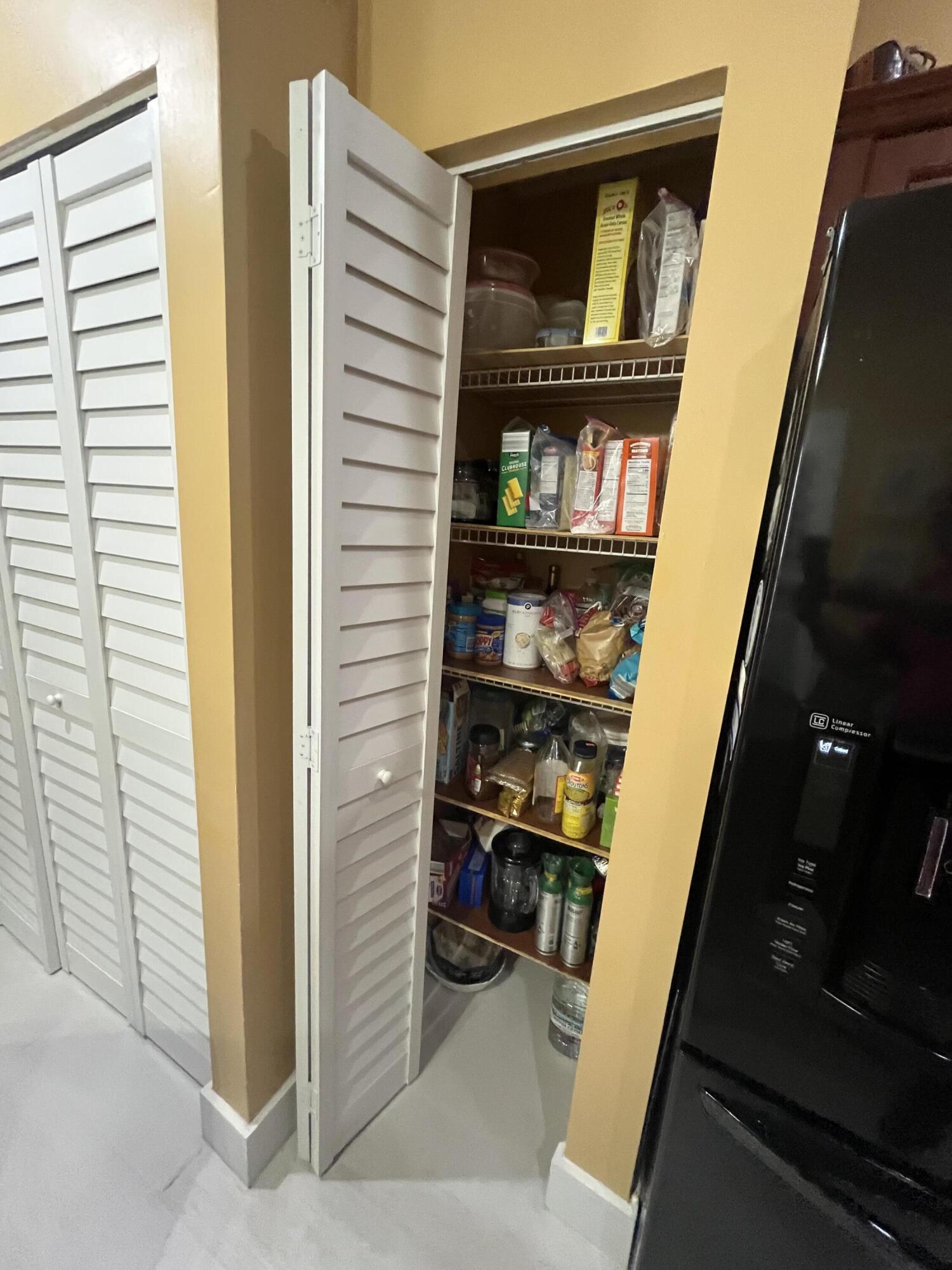 FLORAL LAKES - Residential Lease