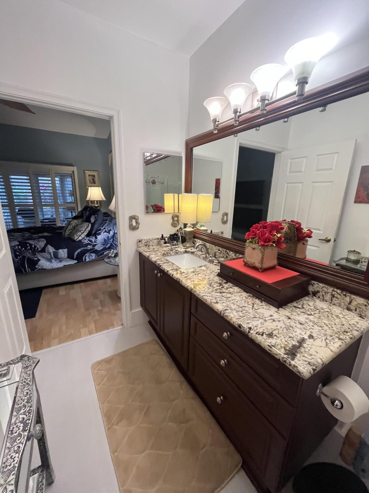 FLORAL LAKES - Residential Lease