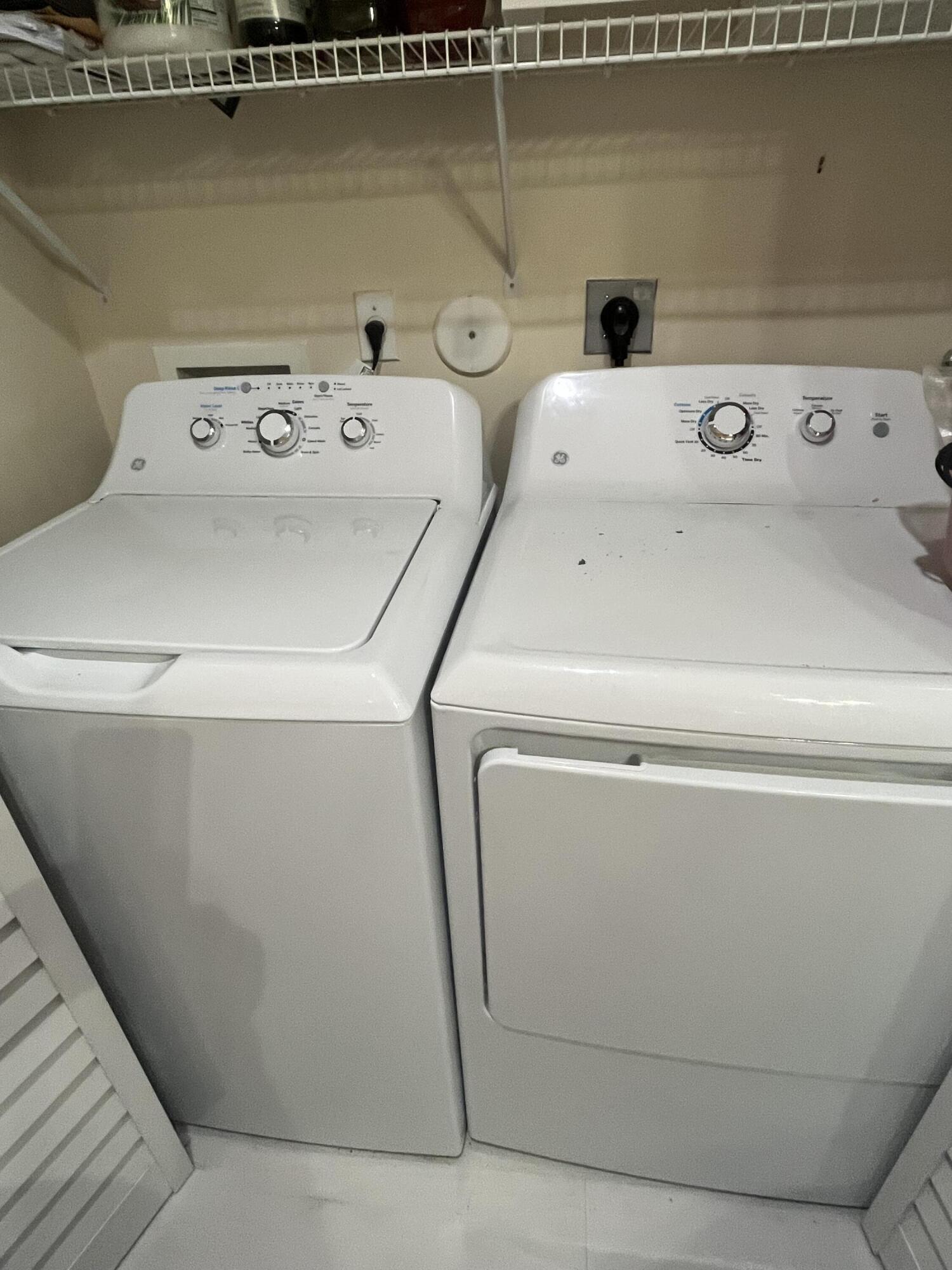 FLORAL LAKES - Residential Lease