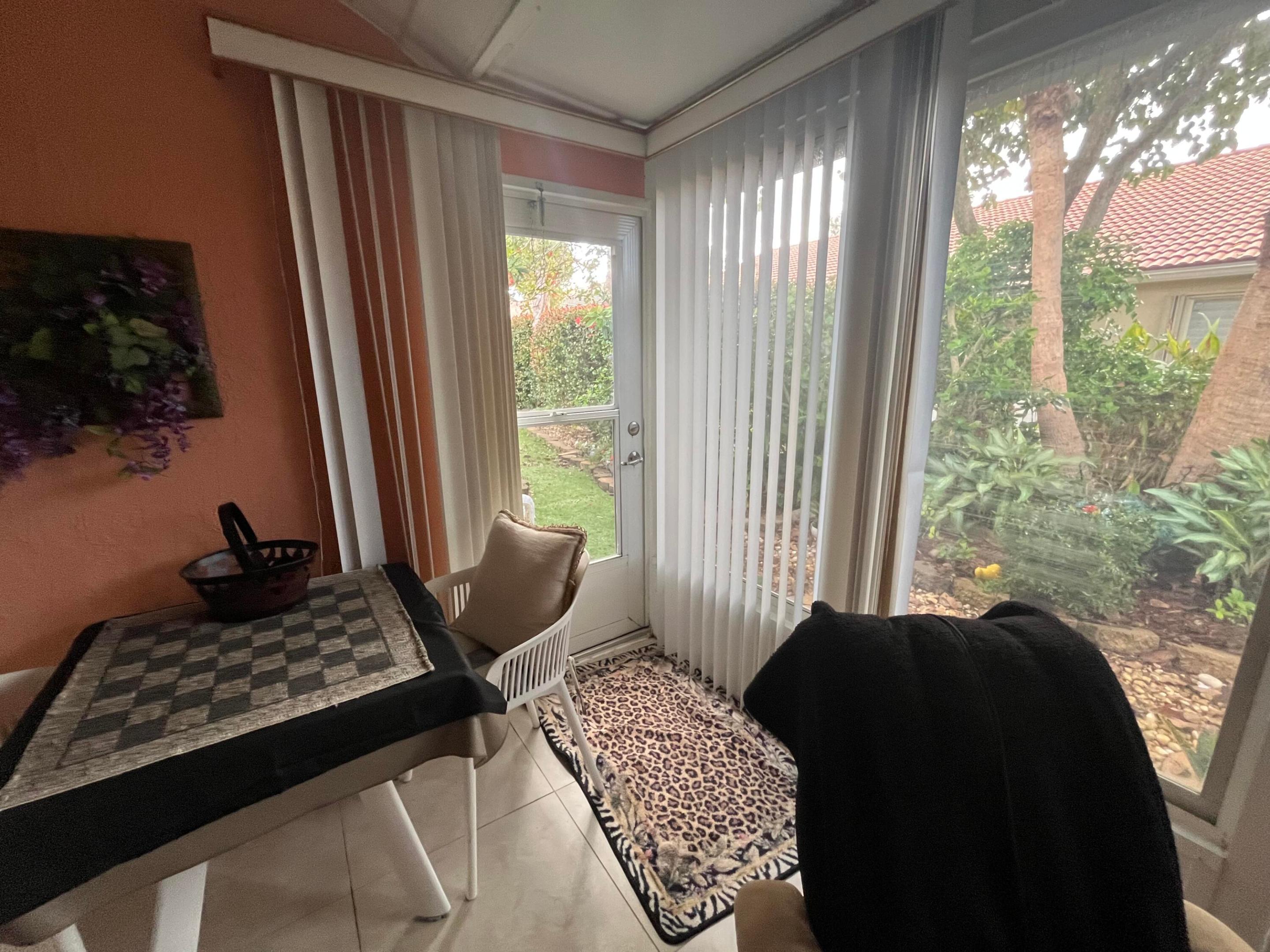 FLORAL LAKES - Residential Lease