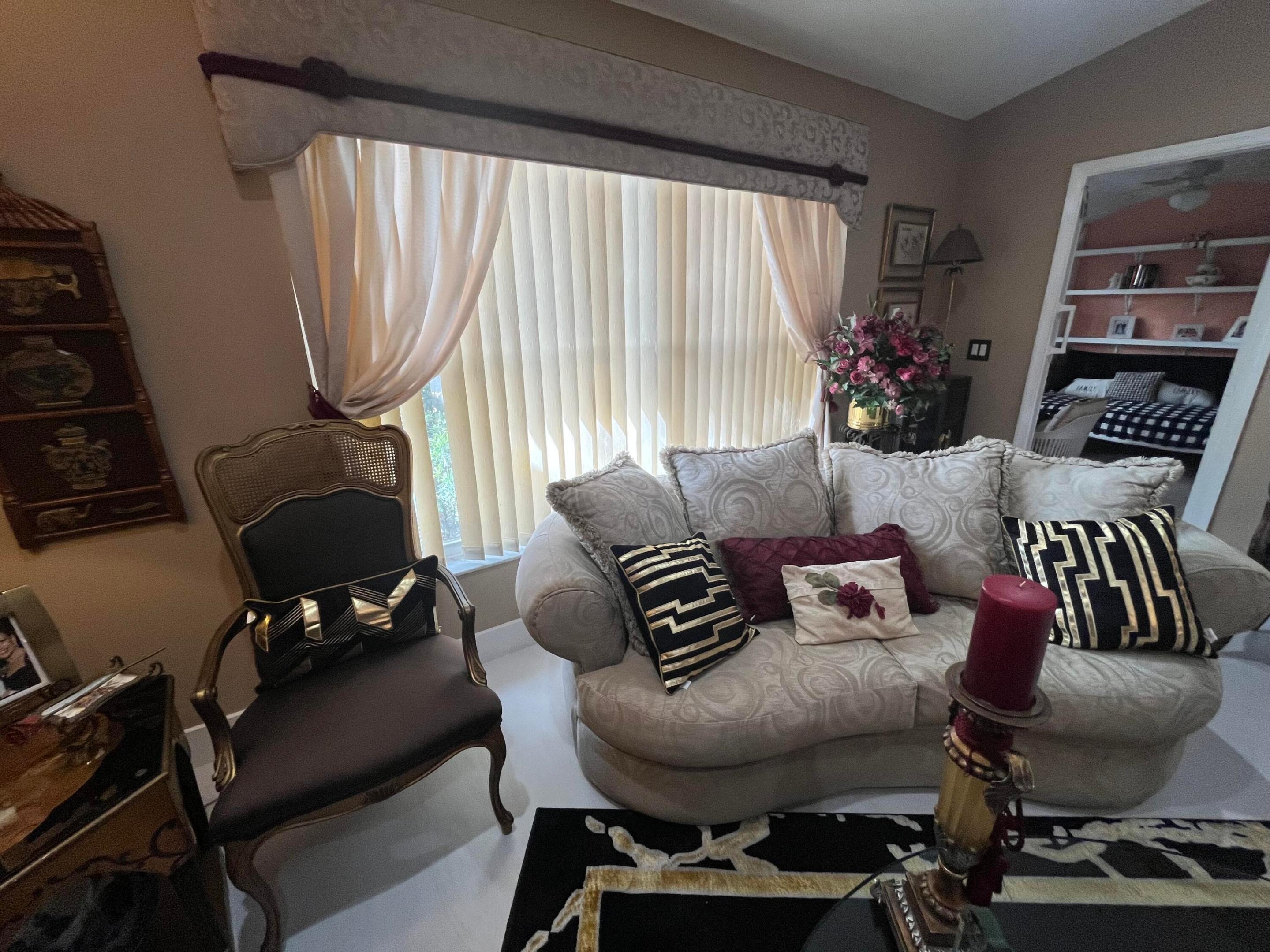 FLORAL LAKES - Residential Lease