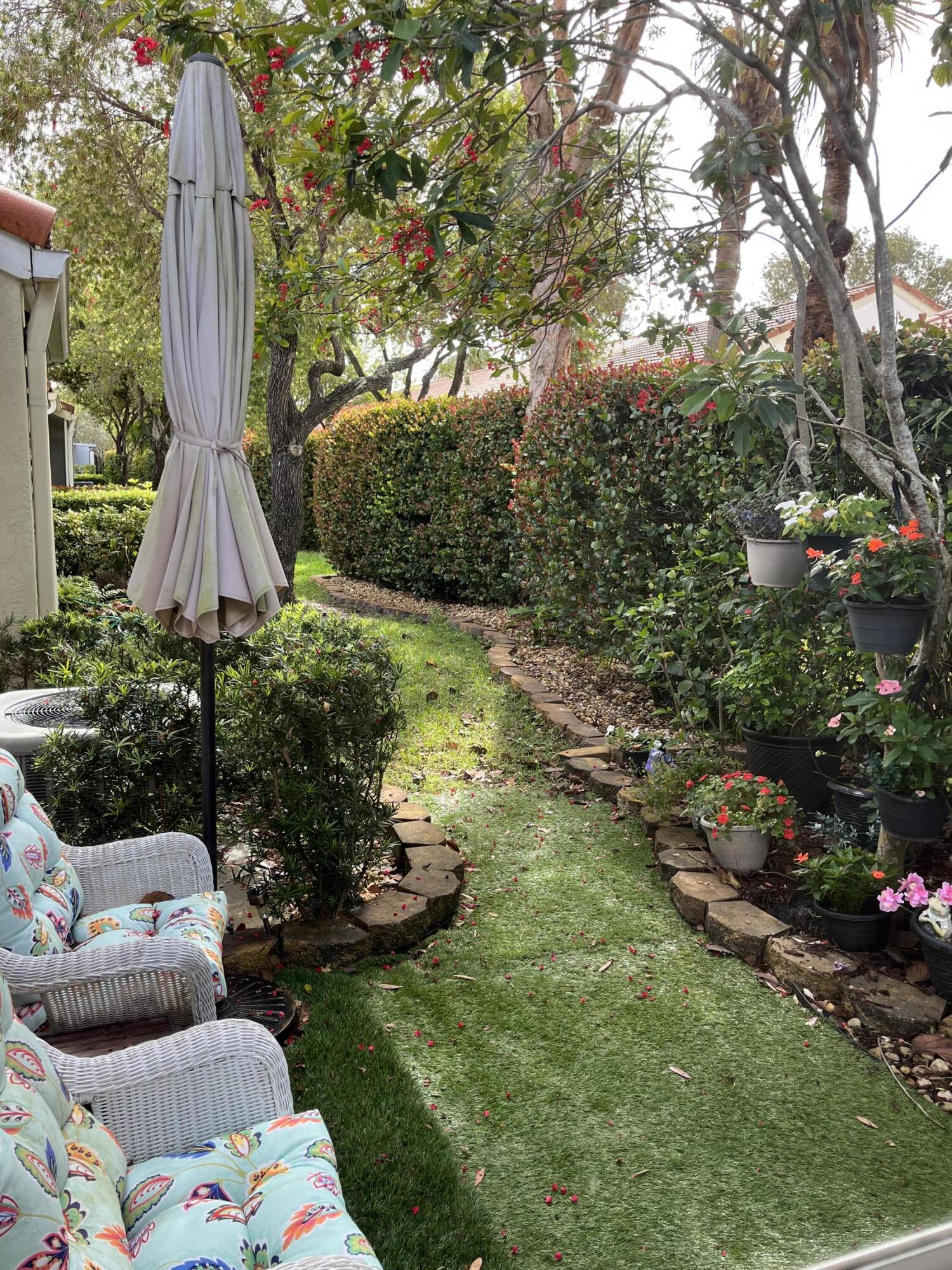 FLORAL LAKES - Residential Lease