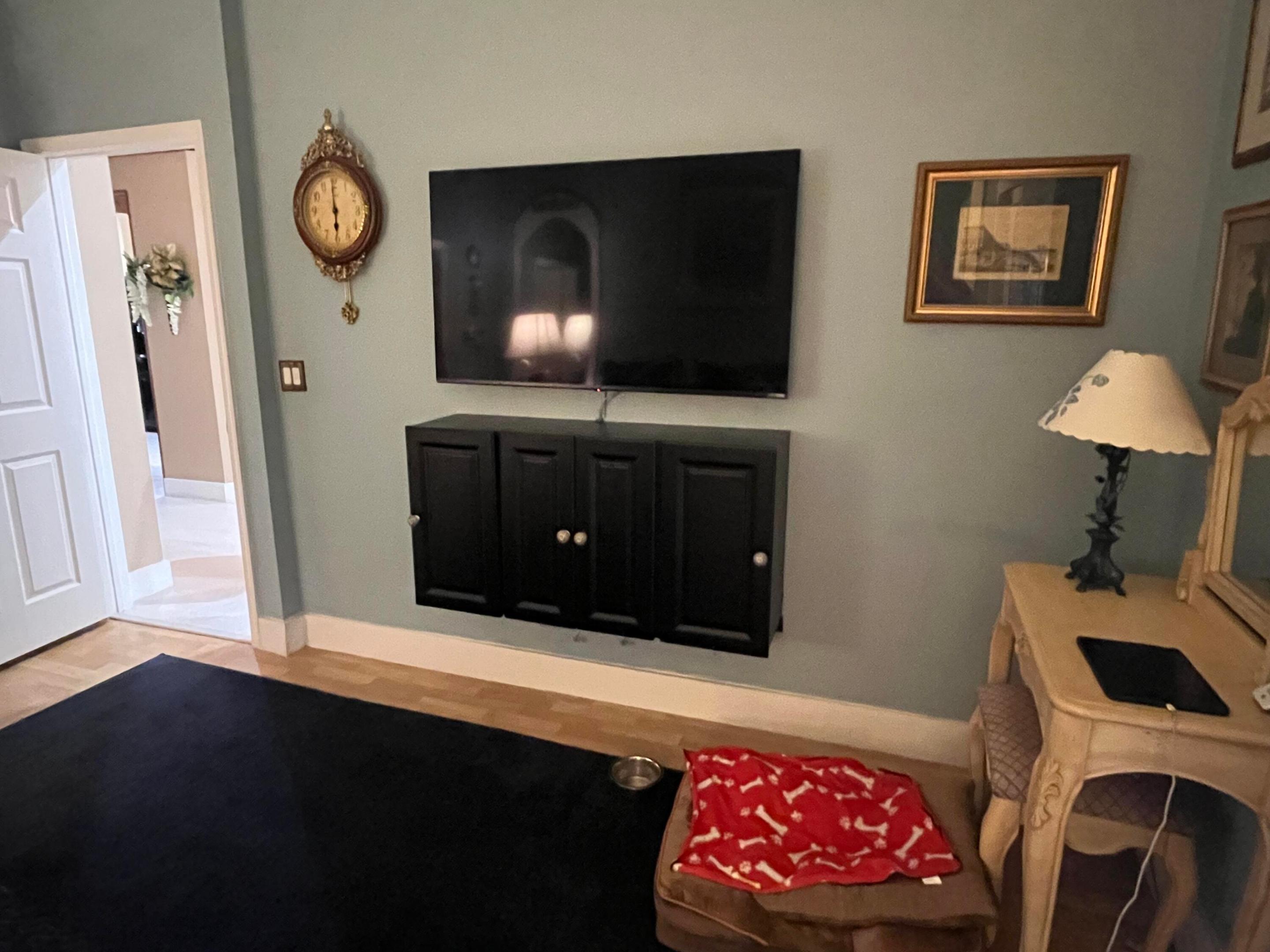 FLORAL LAKES - Residential Lease