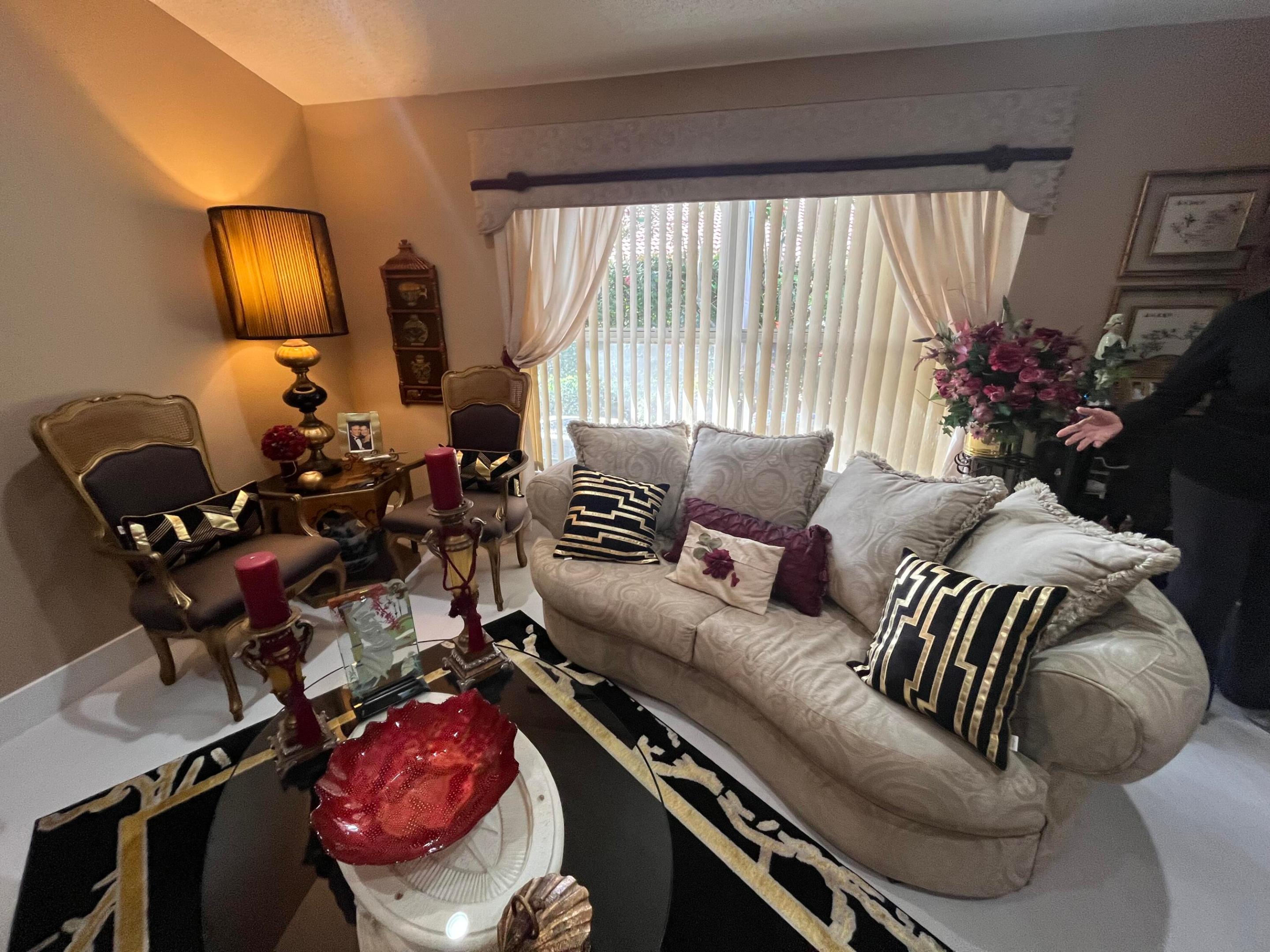 FLORAL LAKES - Residential Lease