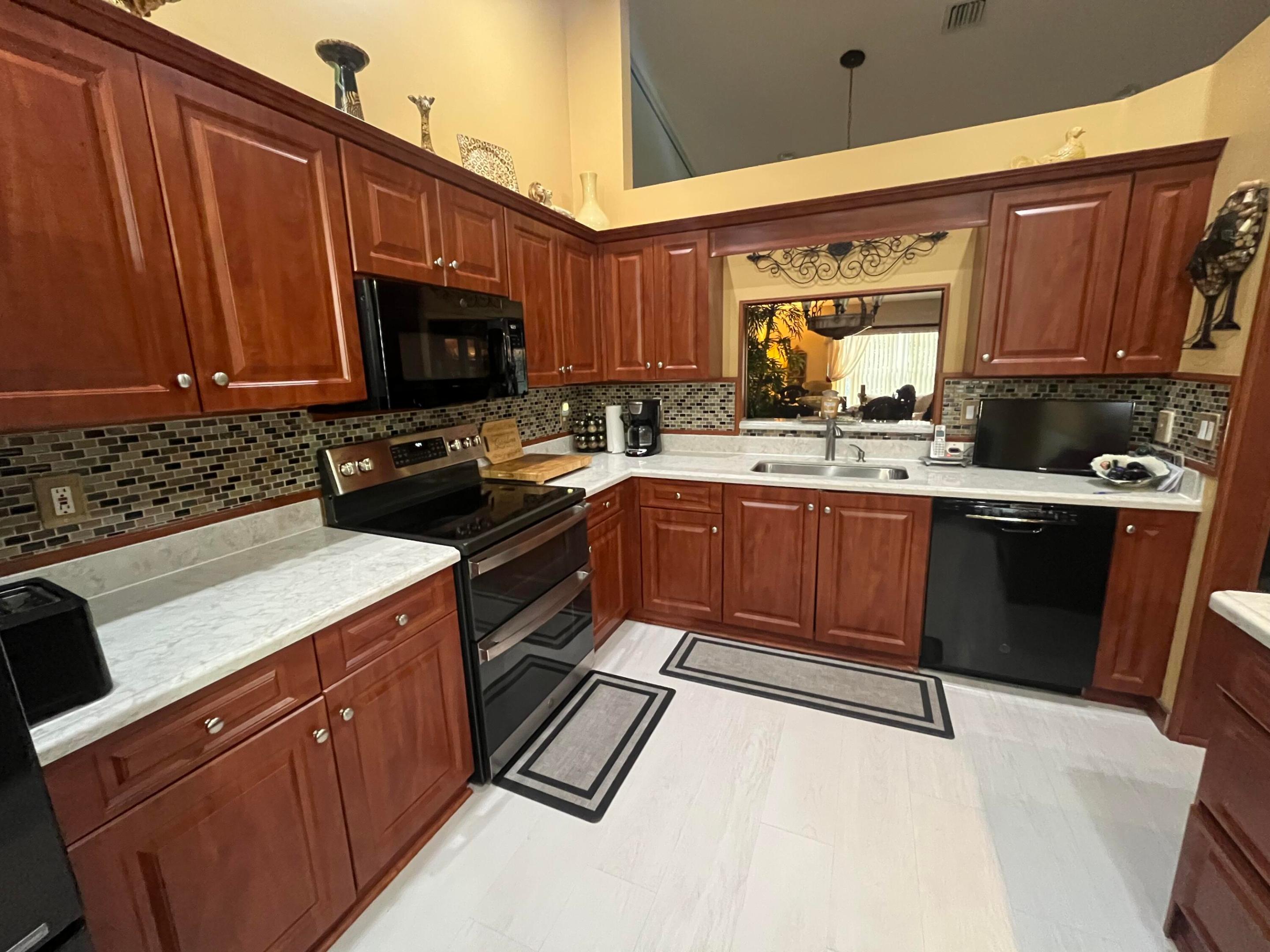 FLORAL LAKES - Residential Lease